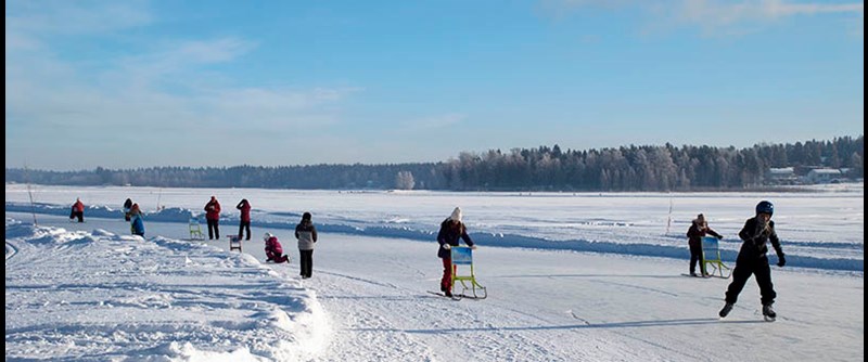 Isbanan bjuder på härliga promenader, spark- och skridskoturer under säsongen. 