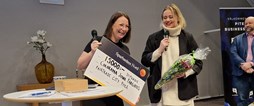 Kata Nilsson delade ut Fairtrade City Piteås stipendium till Colorama Jowa färghus 