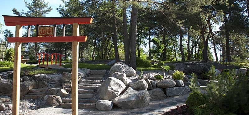 Bergets park har influenser från både japansk och kinesisk trädgårdskonst.