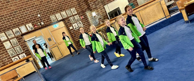 Det ukrainska laget får uppleva mycket under besöket, bland annat sessionssalen i Stadshuset.