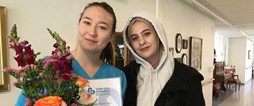 Olivia Eklund är utsedd till årets handledare, här tillsammans med eleven Rawen Khaled som nominerat henne.