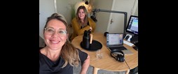 Li Skarin och Cia Carlsson i studion. 