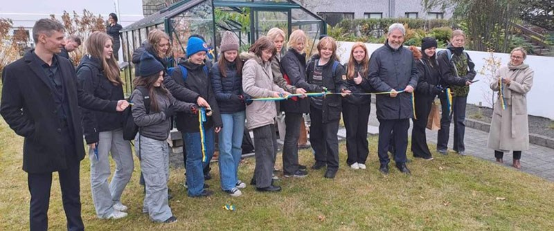Invigning av solanderträdgården på svenska ambasaden