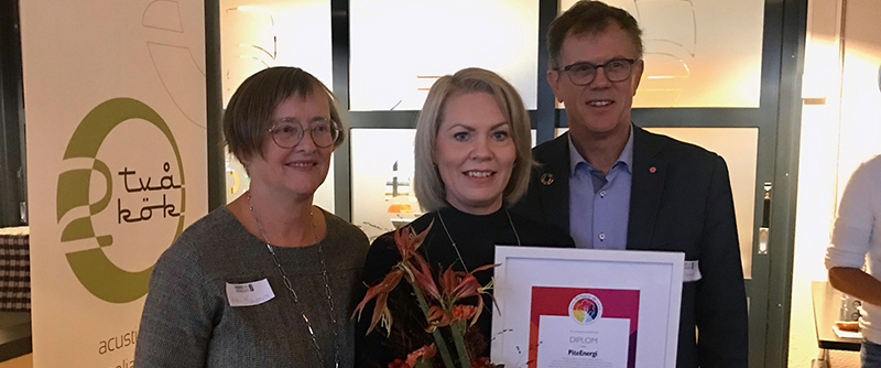 Linda Larsson, PiteEnergi (mitten), tog emot diplomet av kommunens Vera Renberg och Anders Lundkvist. 