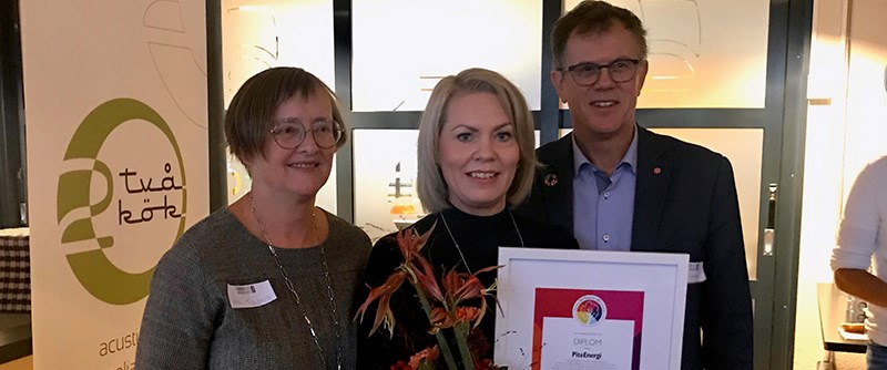 Linda Larsson, PiteEnergi (mitten), tog emot diplomet av kommunens Vera Renberg och Anders Lundkvist. 