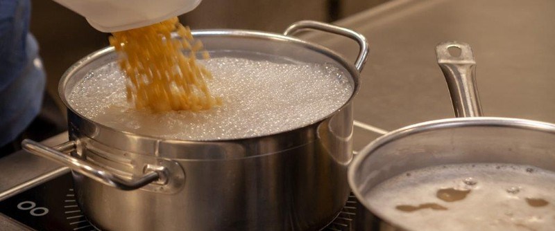 Nu ska kommunen utreda möjligheterna att tillvarata överskottsmat i kommunens verksamheter.