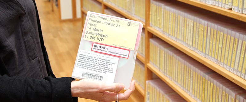 Ett stort urval av talböcker finns att låna på biblioteket. 
