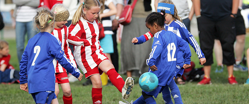 Fotbollscupen har blivit en mötesplats för tusentals unga från olika delar av världen