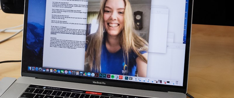 Olivia Risberg är en av kommunens gymnasieelever som nu sköter sina studier hemifrån.