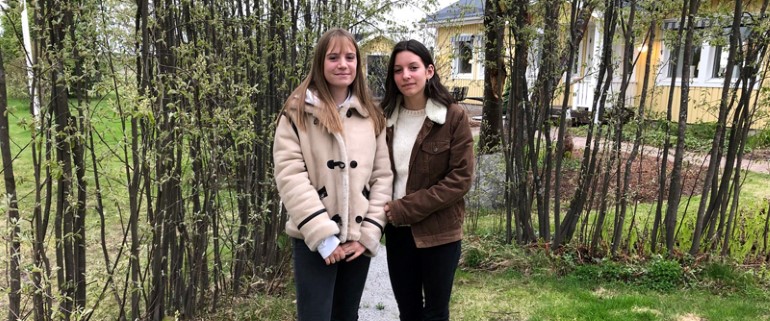 Fransyskorna Candice och Nina som har bott hemma hos en svensk tjej i Långnäs.