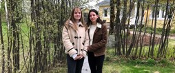 Fransyskorna Candice och Nina som har bott hemma hos en svensk tjej i Långnäs.