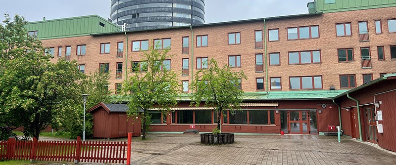 Fastighetens innergård mot Storgatan