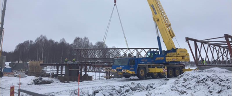 Byggnad av Fåröbron pågår för fullt.