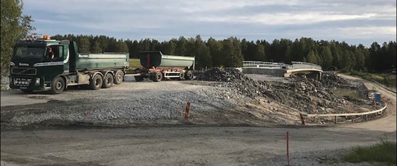 Arbetet med Fåröbron fortgår.