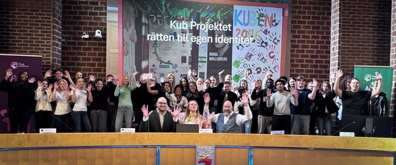 Deltagarna i KUB-projektet tillsammans med Anton Li Nilsson, ordförande i Barn- och utbildningsnämnden och Piteå kommuns kommunalråd Kata Nilsson och Patric  Lundström.