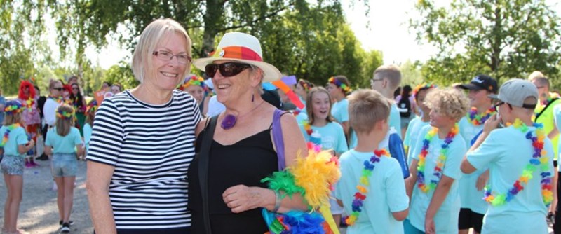 Ann Bergström är på besök i Piteå. Här med Brith Fäldt, som är politiker i Piteå.   