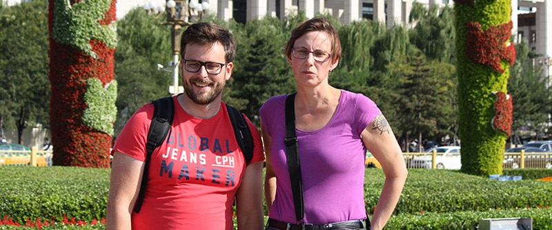 David Sundström och Helena Stenberg på Himmelska fridens torg