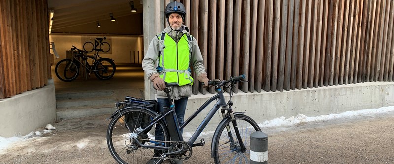 David Edeblom cyklar året runt. Han ser det som en vinst för kropp och klimat. 
