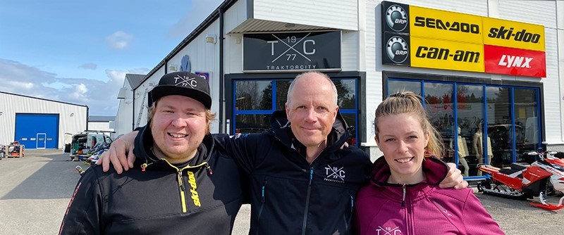 Johan Grandin tillsammans med dottern Ebba Grandin och Johan Bergvall.