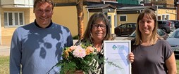 Per Boman, rektor, Vård- och omsorgscollege, Strömbackaskolan, Anneli Borg, boendehandledare och årets handledare och Lena Fagerlönn, Piteå Sjukhus, Region Norrbotten. 