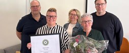Sven-Gösta Pettersson, Hanna Nordvall, Eva Börjesson Öman, Ann-Christine Nedlund och Robert Winneborn firade att Ängsgården blivit stjärnmärkt. 