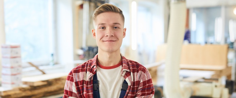Yrkesutbilda dig genom arbetsplatsförlagd lärande.