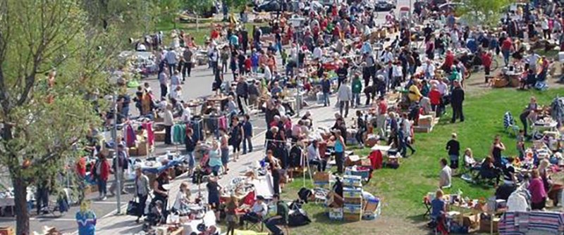 Loppis i badhusparken - en av sommarens höjdare.