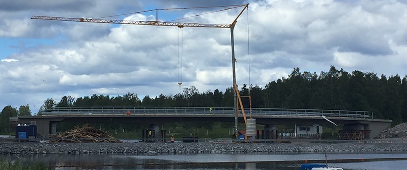 Gjutformen håller på att tas bort.