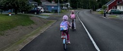 Krangatan har fått en ny belyst kantstensavskild gång- och cykelväg.