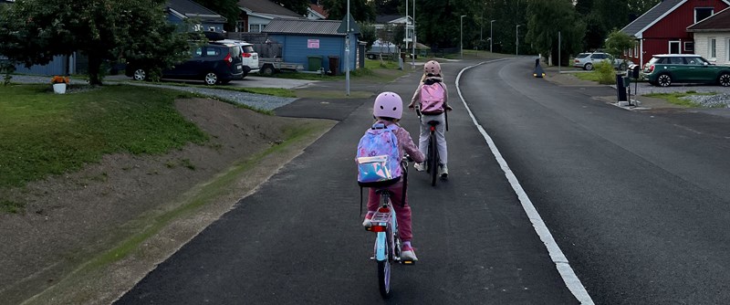 Krangatan har fått en ny belyst kantstensavskild gång- och cykelväg.