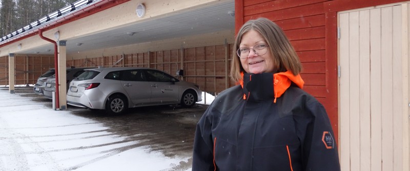 Anne Ölund, distriktsjuksköterska i Piteå kommuns hemsjukvård, glädjs åt att slippa skotta snö och istället kunna lägga mer tid på vård av patienter. 