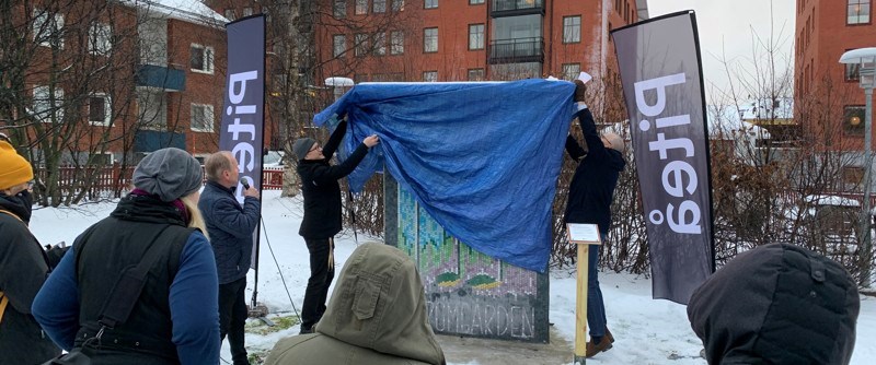 Avtäckning av Strömgårdsmosaiken vid fredagens invigning.