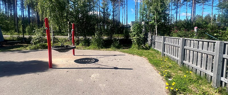 Utemiljön med lekytor är tillgänglighetsanpassade.