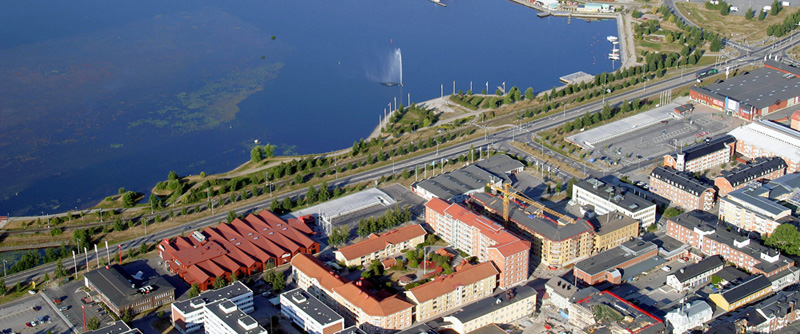 Flygfoto över centrala Piteå och södra hamn