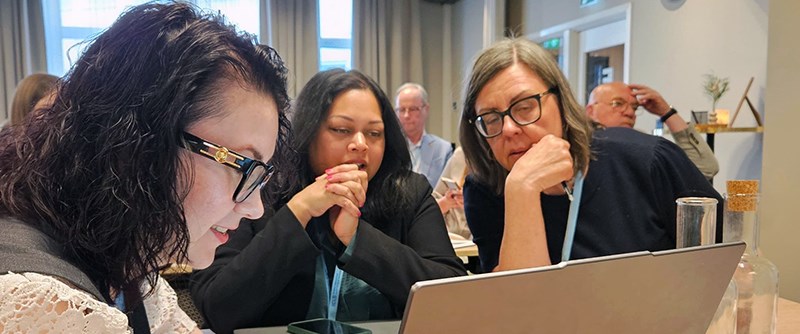 Anna Vintsyuk från Lutsk i samarbete med Piteå kommuns Hannah Degerman och Anette Kristoffersson.