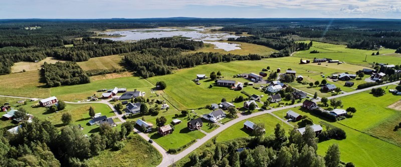 Kommunstyrelsen föreslår också en strategisk investering i våra byar och lokala samhällen.