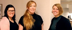 Handledarna Ulrika Johansson och Ylva Ögren och enhetschef Lisa Sandberg ser fram emot att öppna ny daglig verksamhet tillsammans.