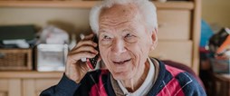Samma nummer, 0911-69 60 00, men på nya tider; 8.30-9.15, når du som är äldre våra biståndshandläggare.