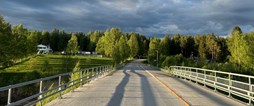 Bron över till  attraktiva Fårön 