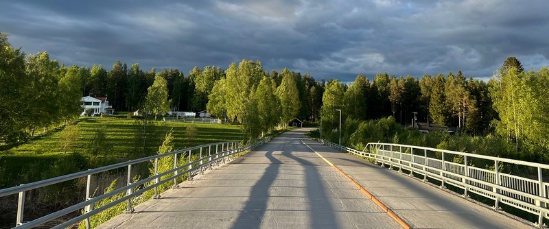 Bron över till  attraktiva Fårön 