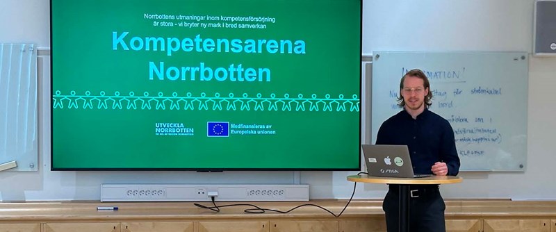 Joe Lindehag, statistiker på Region Norrbotten, kom och presenterade Piteås resultat på kompetenskartläggningen