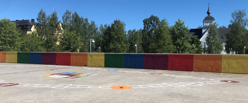 Sommardäcket är en aktivitetsyta i centrala Piteå som bjuder in till lek och spel för alla åldrar.