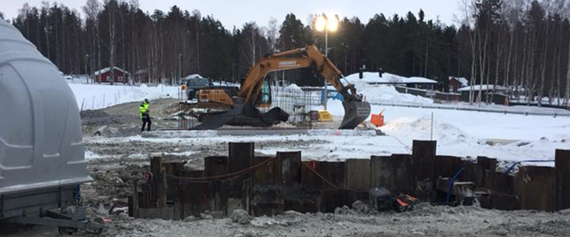 Arbete med grundläggning av brostöden.
