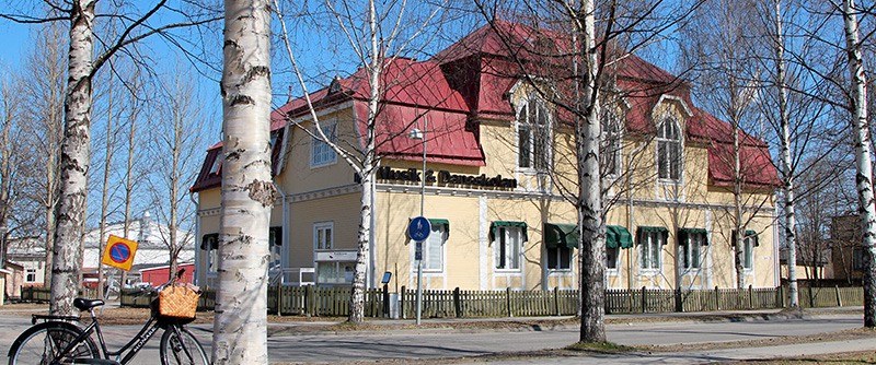 Idag är den tidigare prästgården efter Nygatan huvudbyggnad för Musik- och dansskolan.