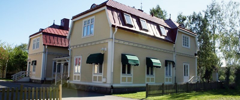 Kulturskolans huvudbyggnad och parkering