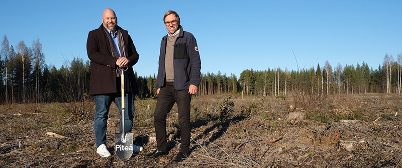 Patric Lundström och Nicklas Winblad von Walter på Hamnvikens verksamhetsområde