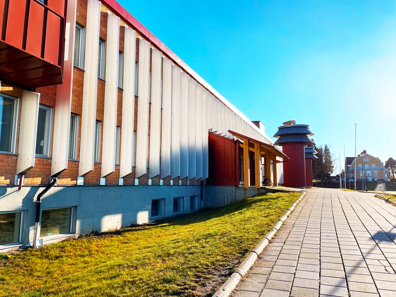 Om skolan och kontaktuppgifter