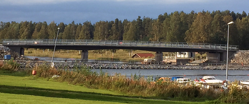 Bron öppnas för biltrafik.