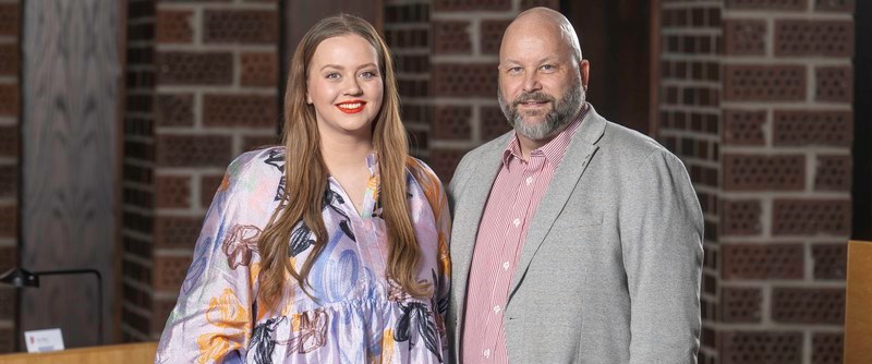 Kommunalråden Kata Nilssonoch Patric Lundström ger beröm åt arbetet bakom folkinitiativet. 