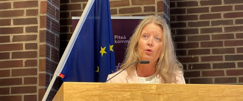 Annika Niklasson, gymnasiechef Strömbacka,  uppmanade pristagarna att Piteå alltid finns kvar som en plats lätt att älska.
